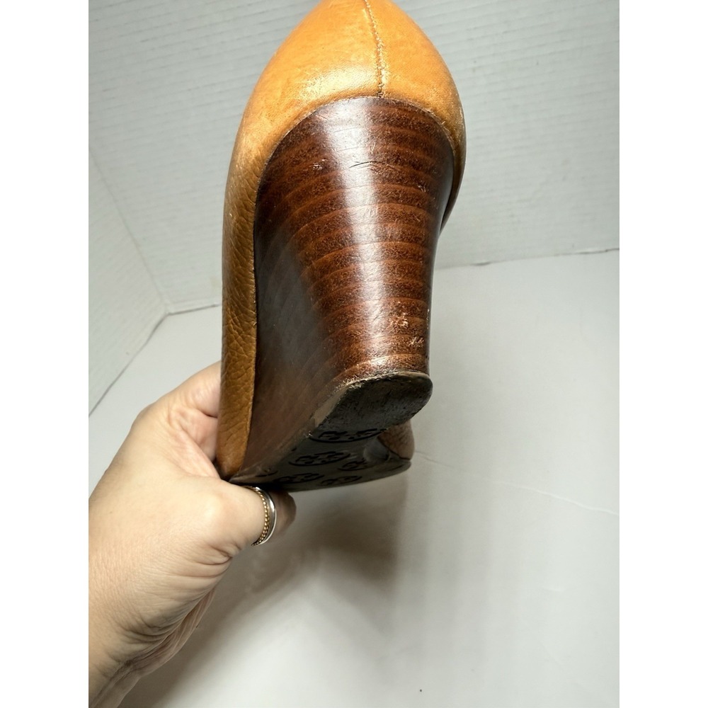 Tory Burch Sally 2 Peep Toe Wedge Heels Tan Leather Gold Logo Women's Sz 7.5 - Picture 8 of 16